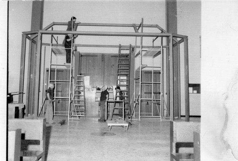 Costruzione dell'ingresso della chiesa di San Martino