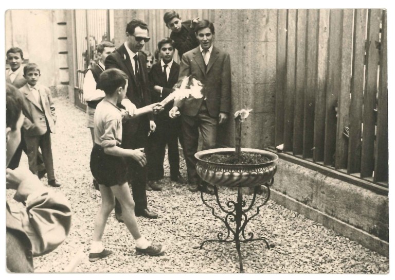 Fiaccolata del 1965 accensione del braciere