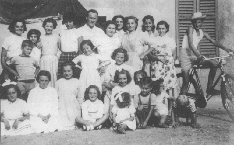 Giovani alla cascina Bertacciola