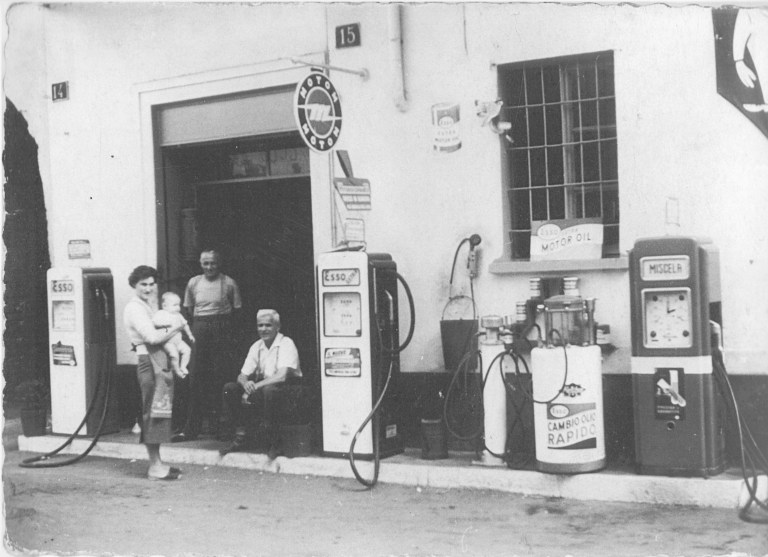Officina e pompa di benzina